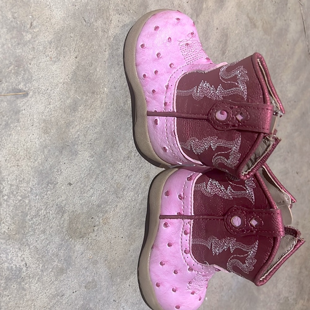 Her first cowgirl boots!!